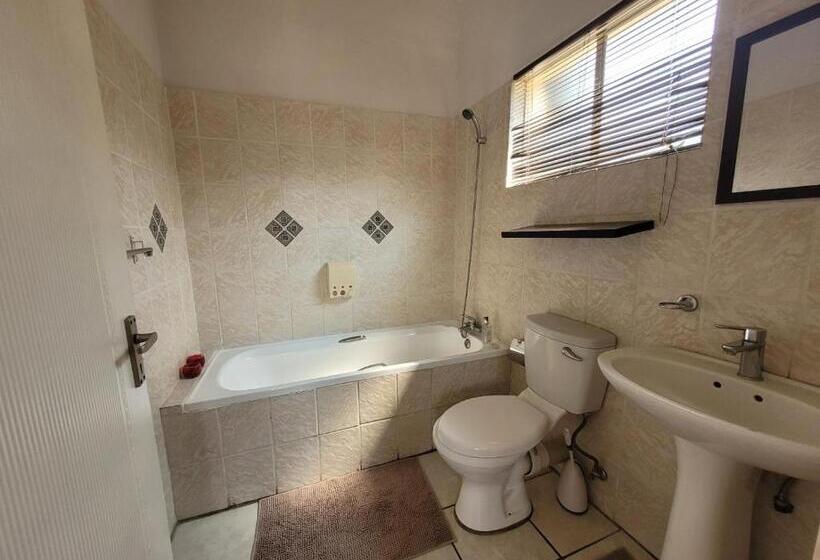 베이직 3인 룸, Molopo Naledi Guest Lodge
