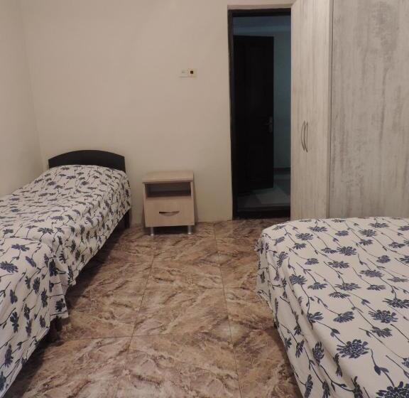Economy Triple Room, Ok House!