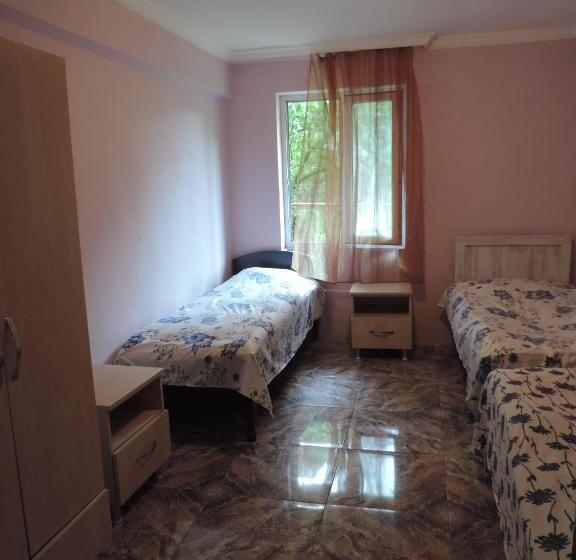 Economy Triple Room, Ok House!