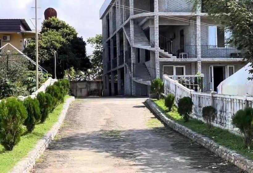 اتاق خانوادگی با چشم‌انداز دریا, Ok House!