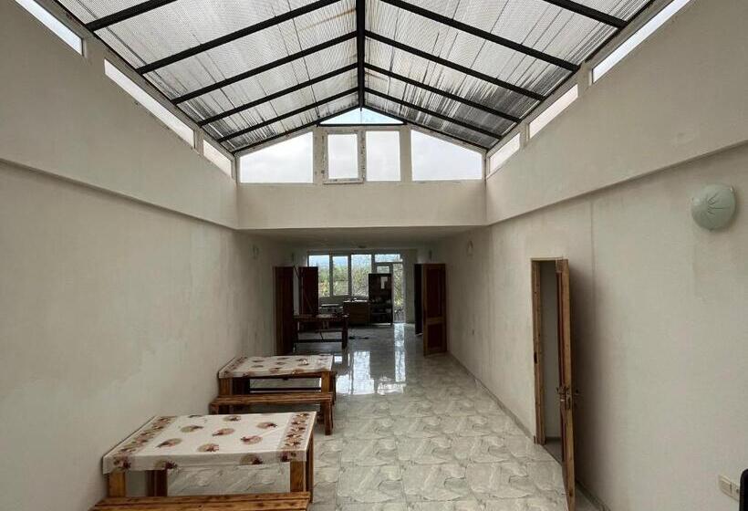 اتاق لوکس با بالکن, Ok House!