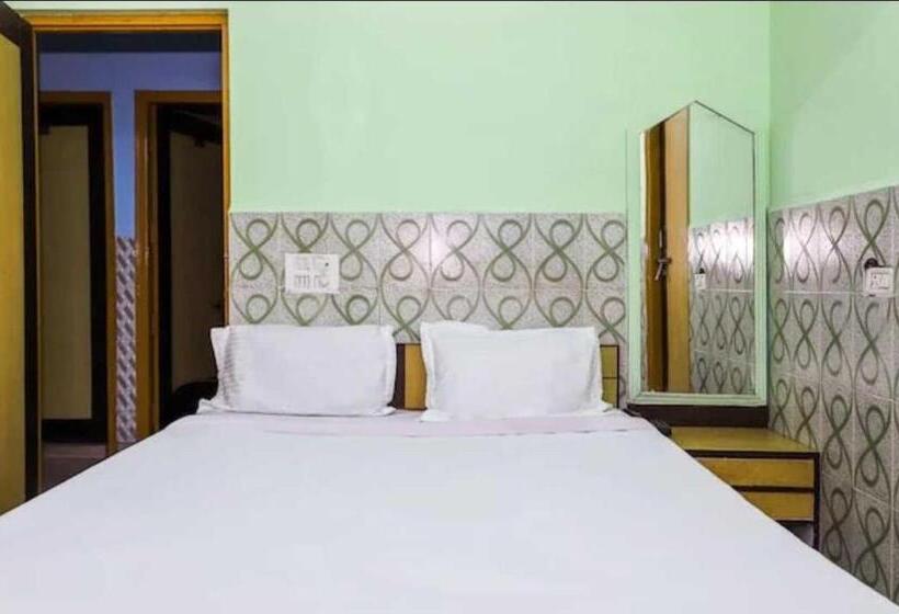 Quarto Triplo Clássico, Pop Hotel Nand Palace