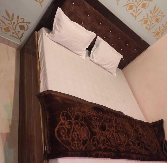 اتاق کلاسیک سه تخته, Spot On Hotel Relax Inn
