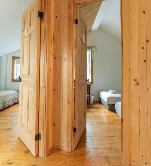 Трехместный Номер Стандарт Совместная Ванная, Auberge Yoga Salamandre