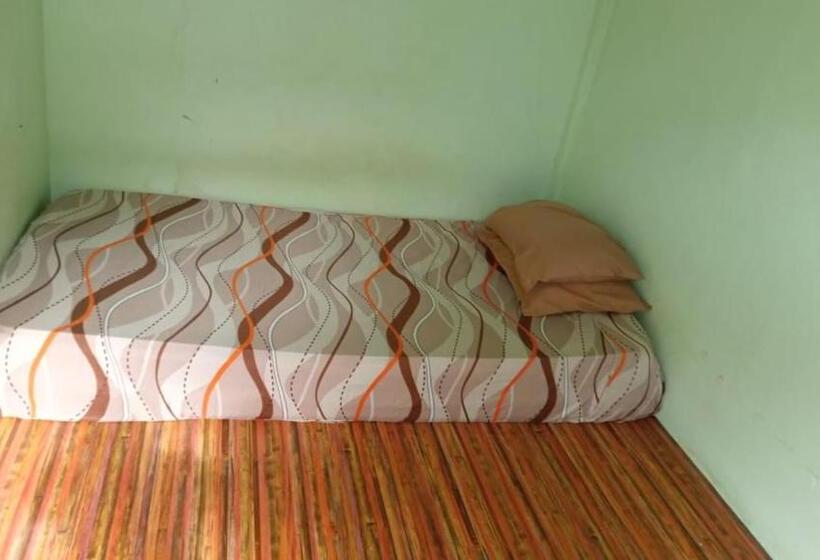 标准单人间共用浴室, Bun Kost