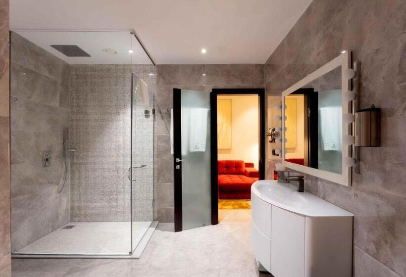Президентский Люкс, D Avenue Boutique Hotel Accra