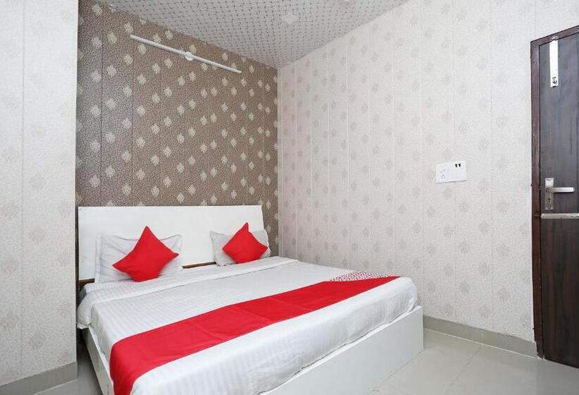 اتاق استاندارد, Oyo Kartik Residency
