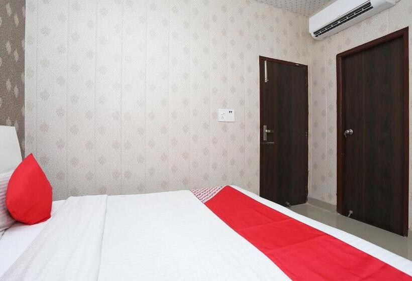 اتاق استاندارد, Oyo Kartik Residency