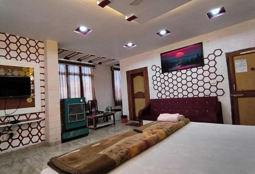 اتاق کلاسیک سه تخته, Spot On Pachmarhi Hills