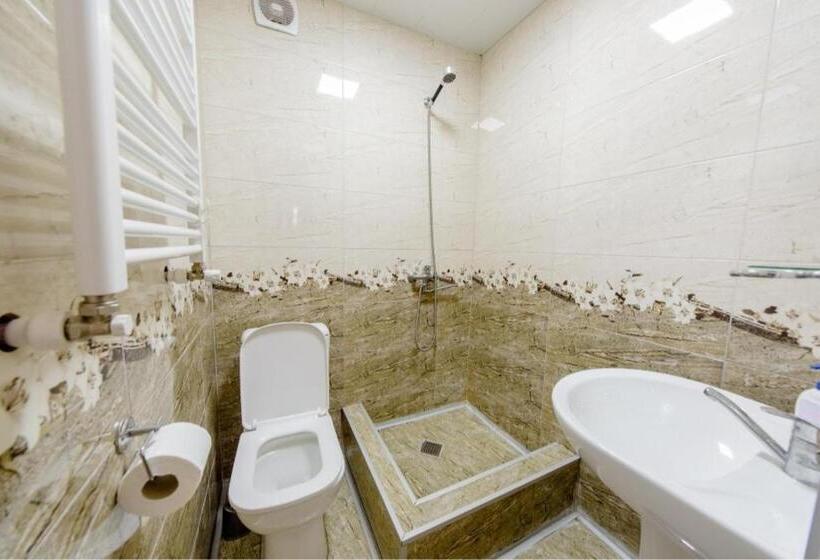 اتاق استاندارد با بالکن, Cozy Hotel Kazbegi