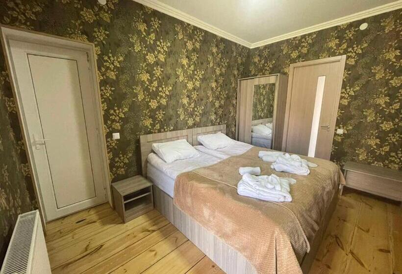 اتاق استاندارد با بالکن, Cozy Hotel Kazbegi