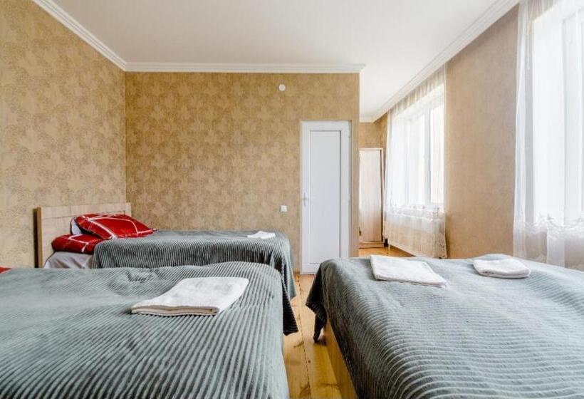 اتاق کلاسیک چهارنفره, Cozy Hotel Kazbegi