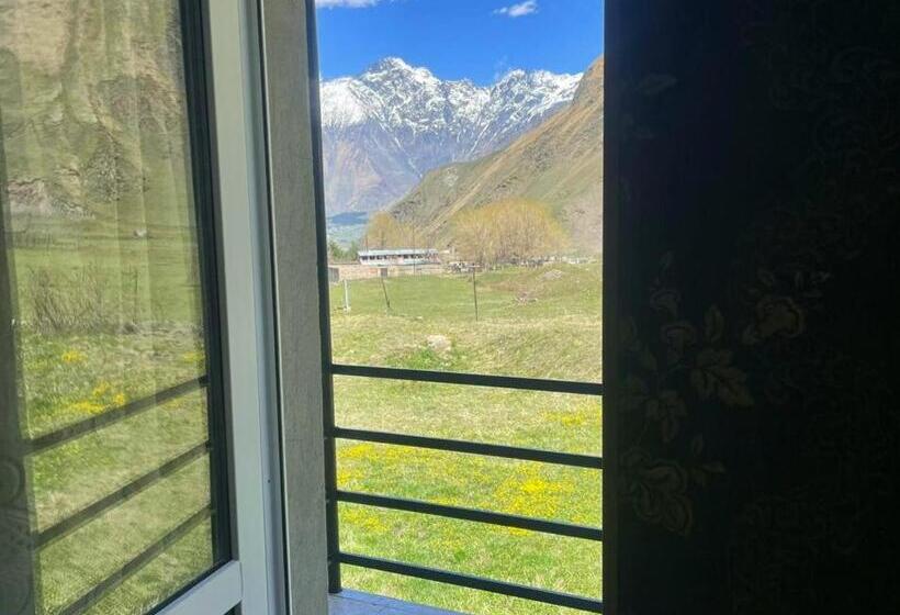 اتاق استاندارد با بالکن, Cozy Hotel Kazbegi