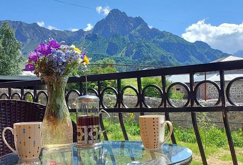 اتاق کلاسیک سه تخته, Cozy Hotel Kazbegi