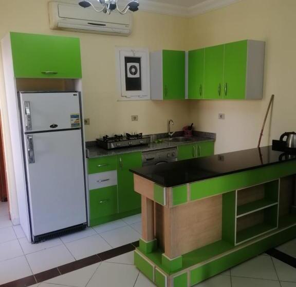 سوییت جونیور با چشم‌انداز استخر, Sunny Lakes Resort , Revira Plus Apartment