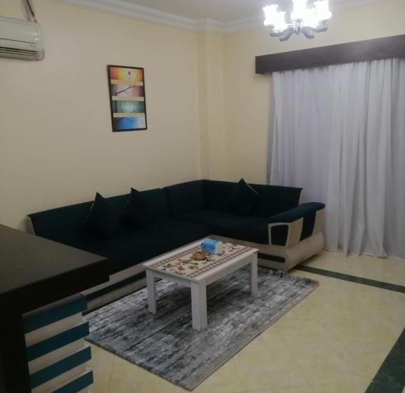سوییت جونیور با چشم‌انداز استخر, Sunny Lakes Resort , Revira Plus Apartment