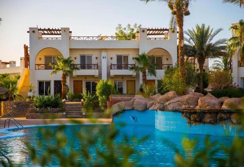 سوییت جونیور با چشم‌انداز استخر, Sunny Lakes Resort , Revira Plus Apartment