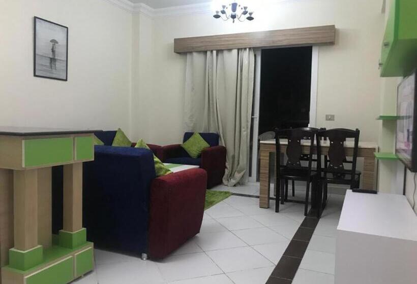 سوییت جونیور با چشم‌انداز استخر, Sunny Lakes Resort , Revira Plus Apartment