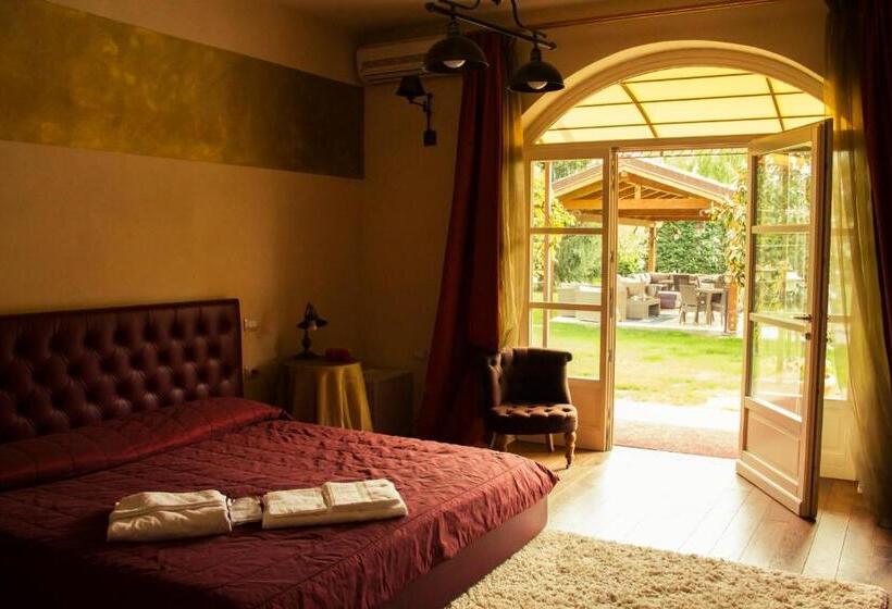 اتاق استاندارد با چشم‌انداز باغ, Maison Louis