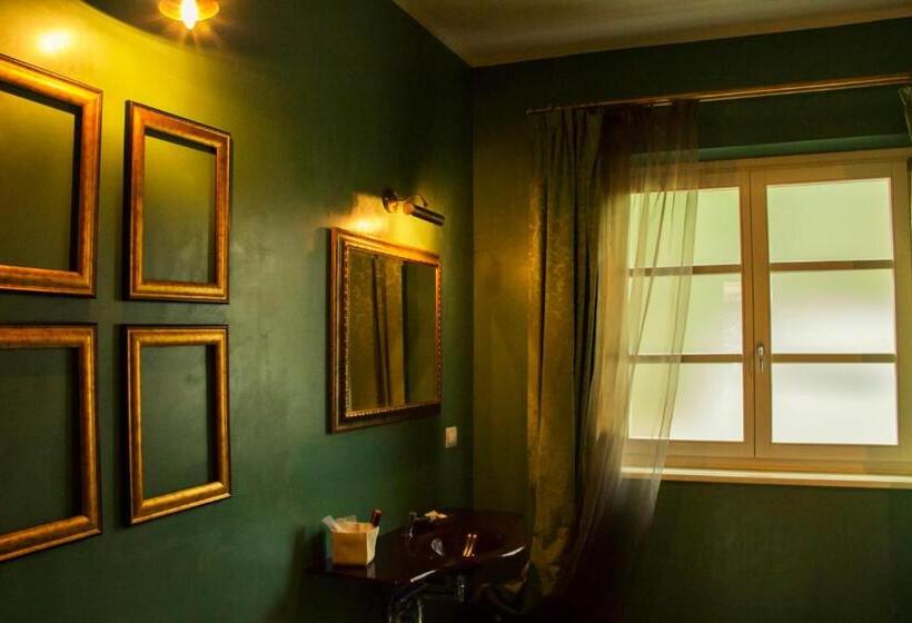 اتاق استاندارد با چشم‌انداز باغ, Maison Louis