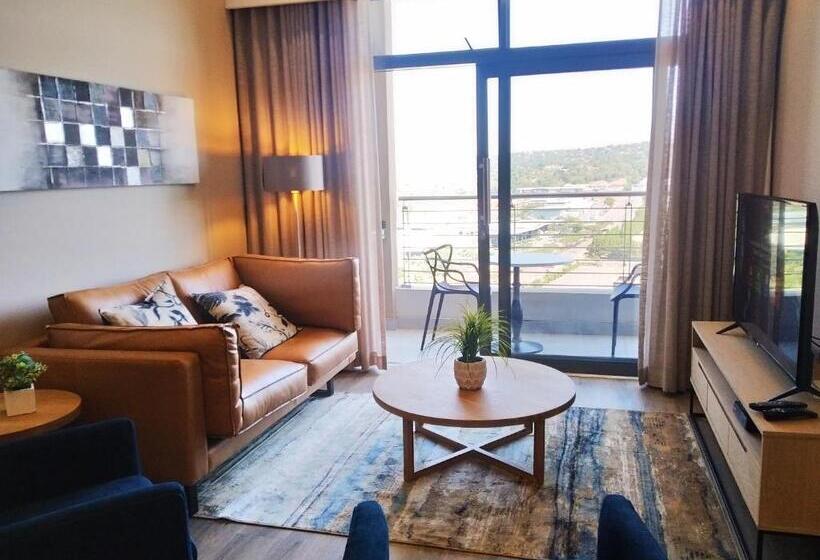 اتاق لوکس با بالکن, Menlyn Apartment