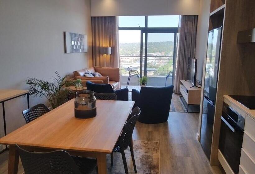 اتاق لوکس با بالکن, Menlyn Apartment