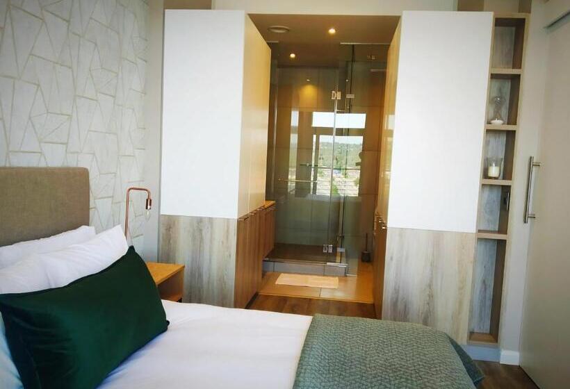 اتاق لوکس با بالکن, Menlyn Apartment