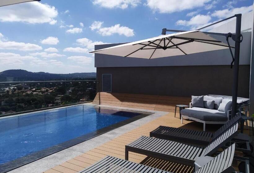 اتاق لوکس با بالکن, Menlyn Apartment