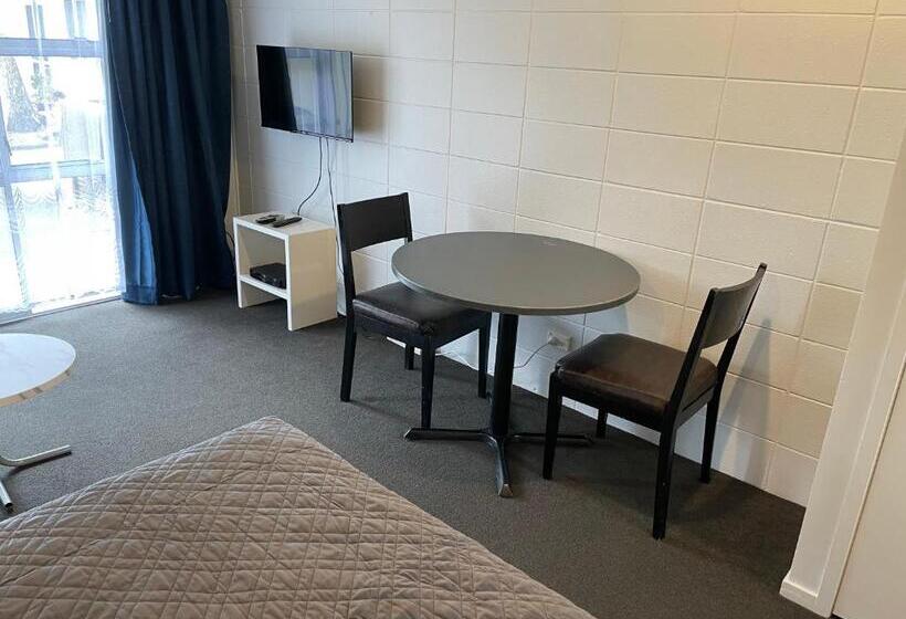 استودیوی استاندارد, Aaron Court Motel Whangarei