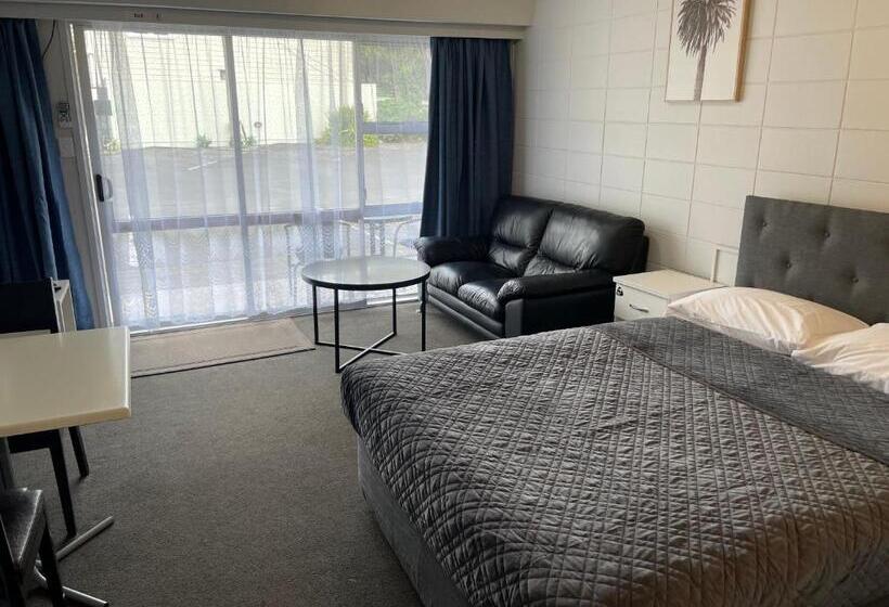 استودیوی استاندارد, Aaron Court Motel Whangarei