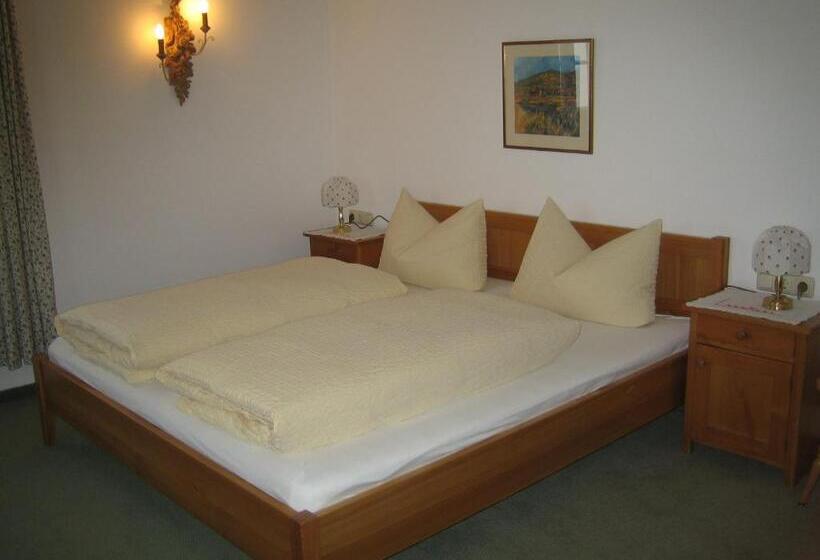 اتاق سوپریور, Haus Dr. Küng