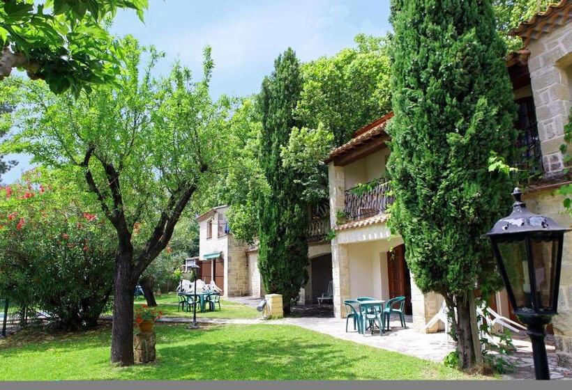 Апартаменты 1 Спальня Вид на Бассейн, Auberge De La Tour  Appartements