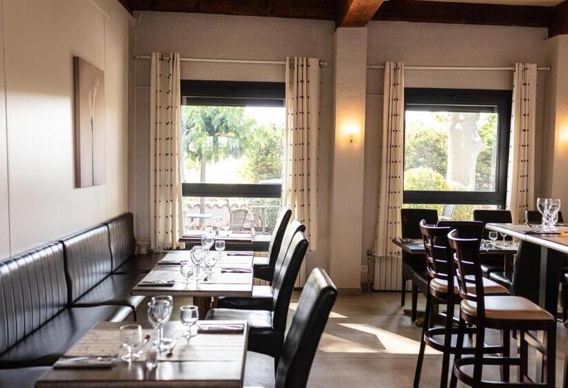 Апартаменты 1 Спальня, Auberge De La Tour  Appartements