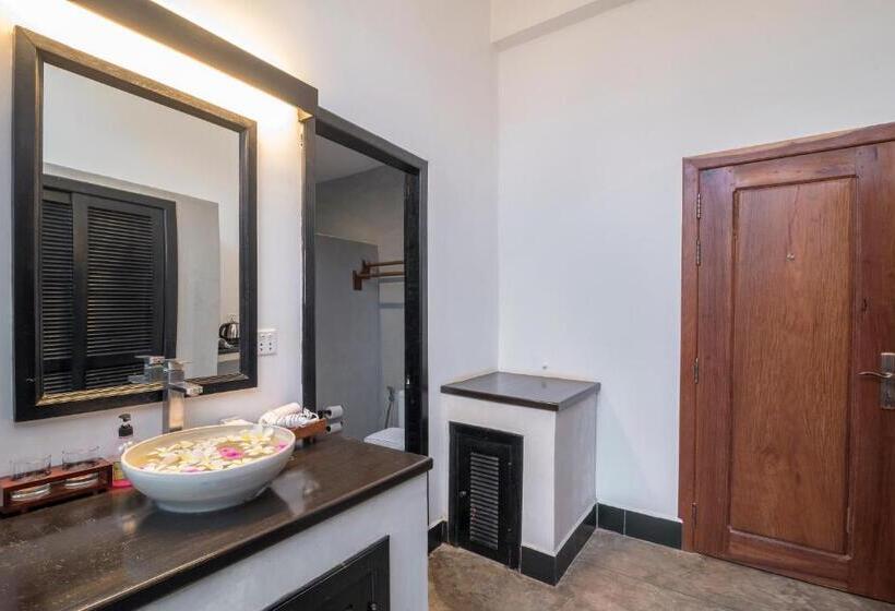 اتاق لوکس با تخت بزرگ, Lok Taneuy Residence