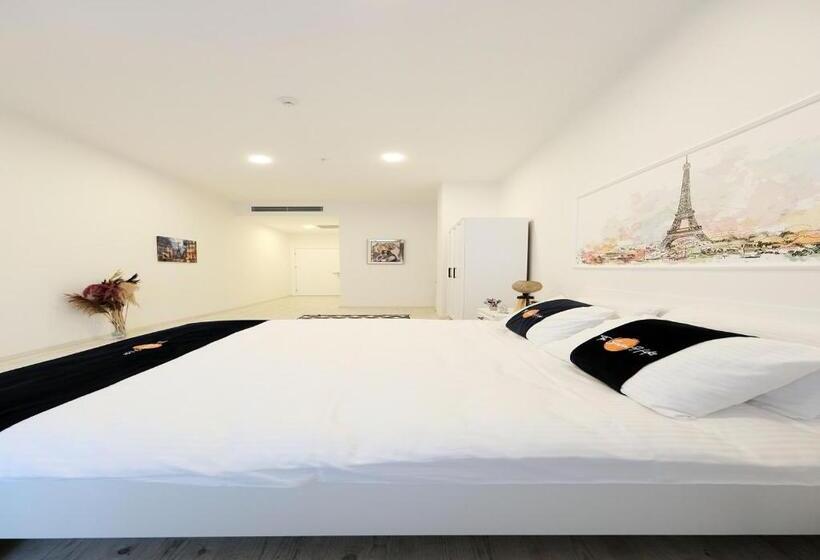 اتاق استاندارد سه نفره, The Sunshine Otel