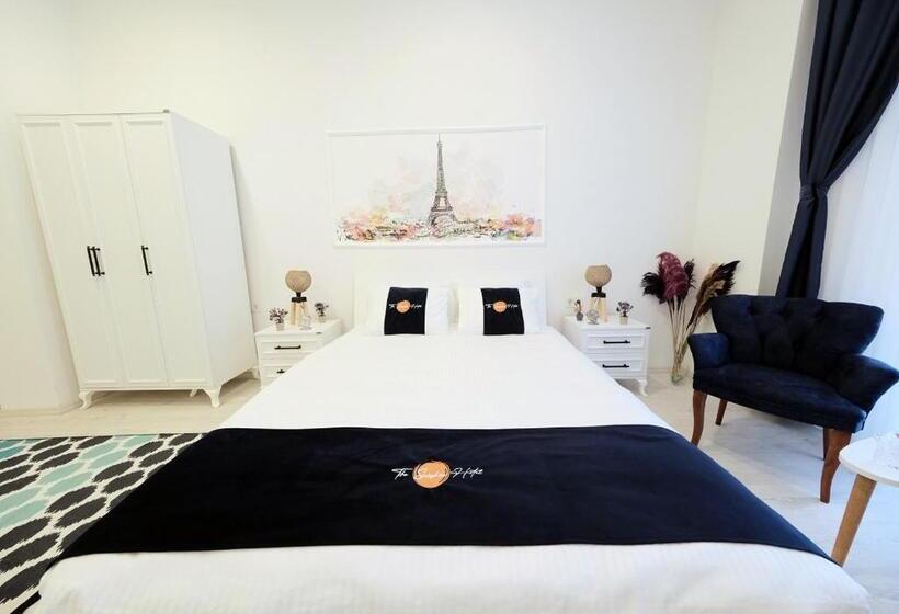 اتاق استاندارد سه نفره, The Sunshine Otel