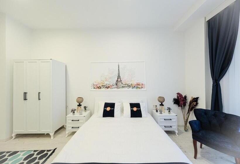 اتاق استاندارد سه نفره, The Sunshine Otel