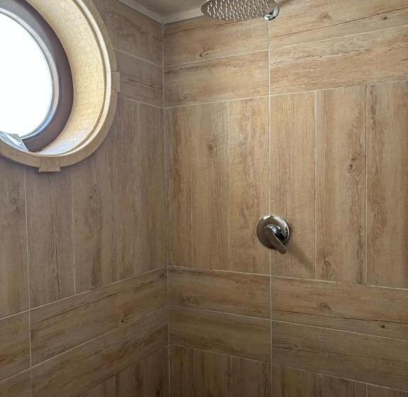 غرفة قياسية, Home Via Neve