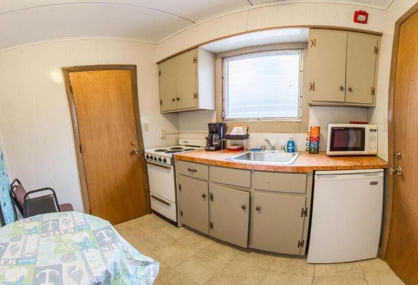 Четырехместный Номер Стандарт, Half Moon Motel & Cottages