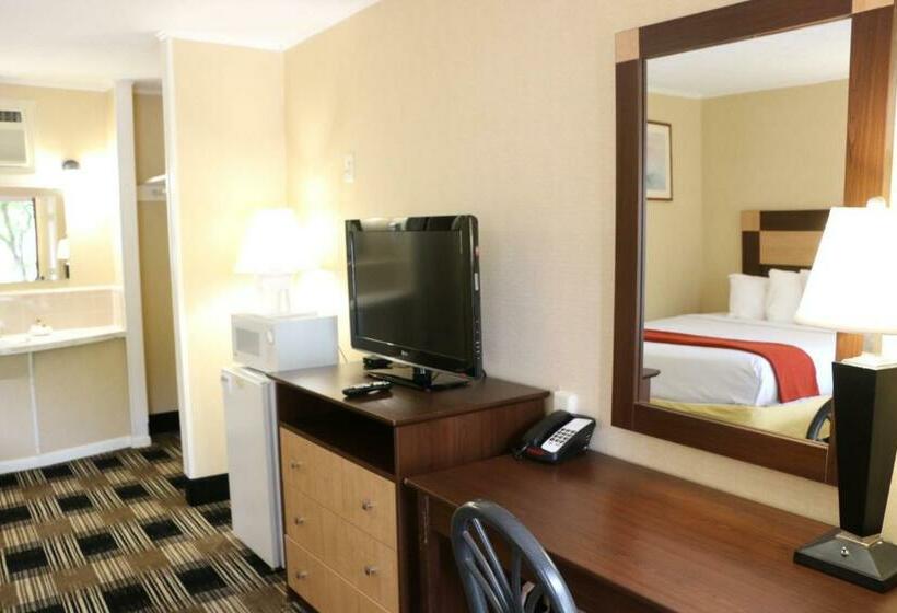 Номер Стандарт Вид на Горы, Castlewood Inn