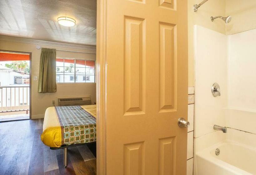 스탠다드 룸 킹사이즈 침대, Economy Inn Hollywood