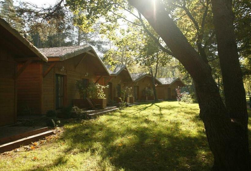 小室, Jabłoń Lake Resort