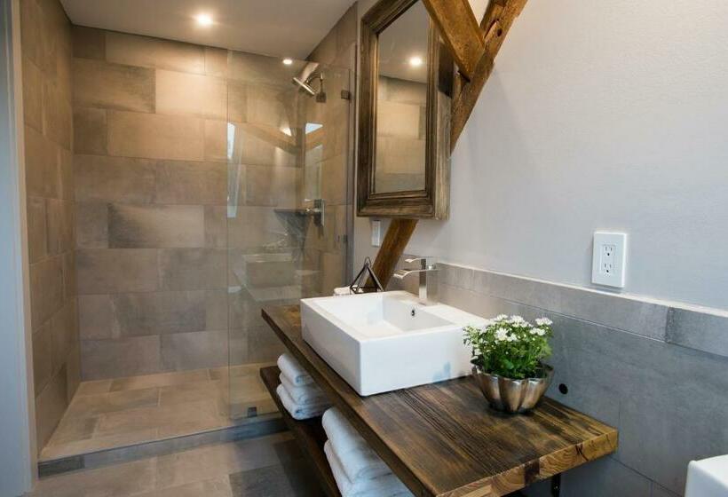 Номер Deluxe Кровать Кинг, Mountain Meadows Lodge