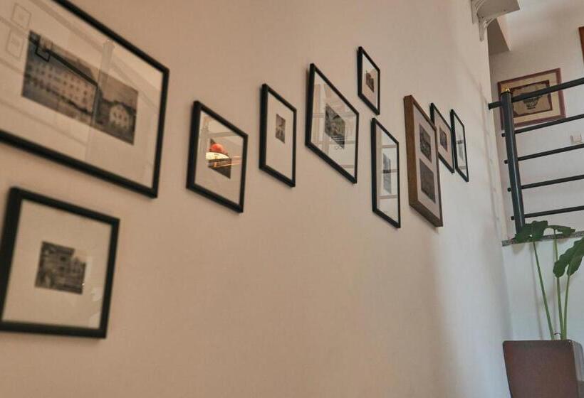 سوییت خانوادگی, Rooms & Restaurant Ostarija