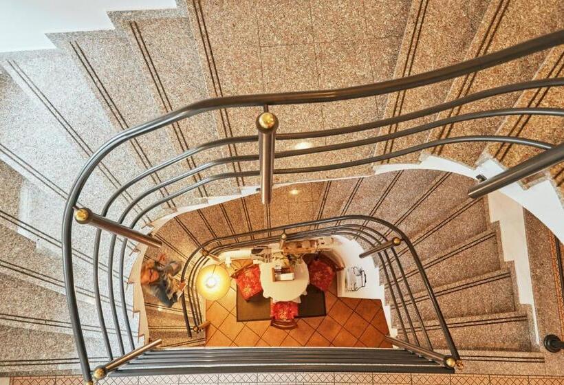 سوییت خانوادگی, Rooms & Restaurant Ostarija