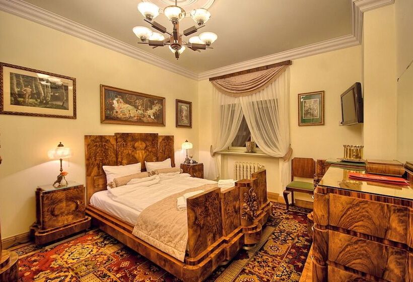 Номер Deluxe, Pałac Tłokinia