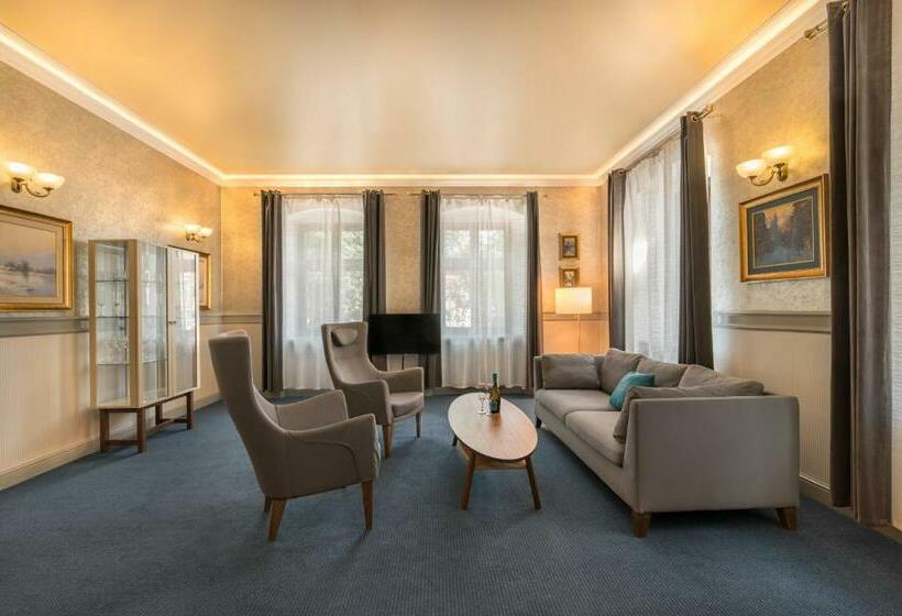 جناح, Apartamenty Rynek 20