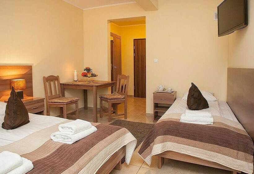 اتاق استاندارد سه نفره, Planeta Hotel & Restauracja