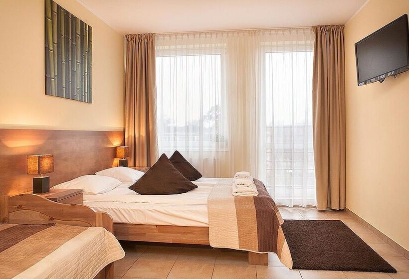 اتاق پریمیوم سه تخته, Planeta Hotel & Restauracja