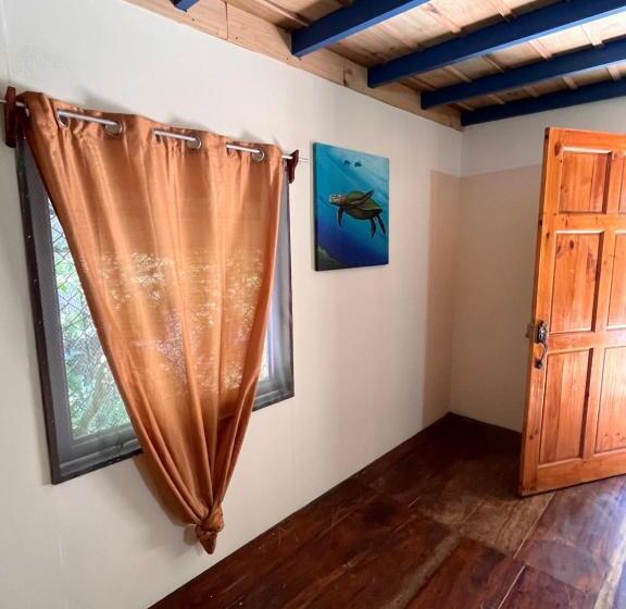 اتاق استاندارد با بالکن, Hostel Tuanis Surf Camp